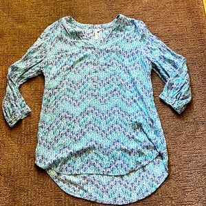 Beautiful hi-low blouse $3 only when bundled